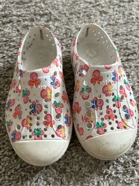 Native Kids Disney Slip-On Sneakers - White with Multicolor Minnie Mouse Design